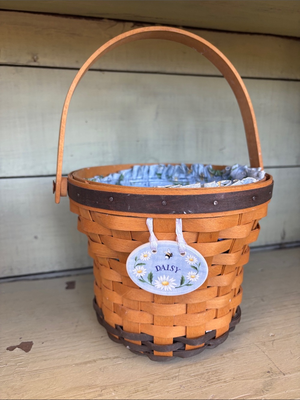 Vintage 1999 Longaberger May Daisy basket with charm